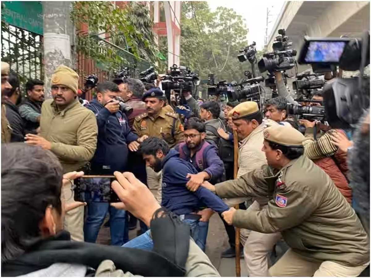 बीबीसी की डॉक्यूमेंट्री पर जामिया में हंगामा, 7 छात्रों को पुलिस ने किया गिरफ्तार